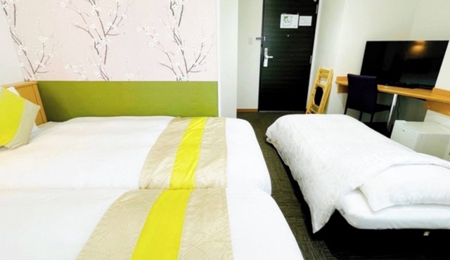 NonsmokingCompact triple room Without meals 1/Osaka Ōsaka
