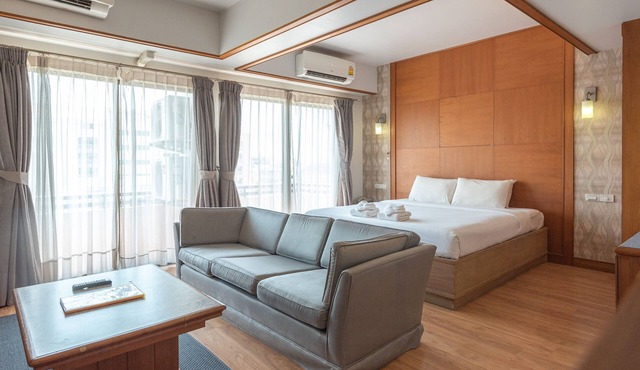 Nonthaburi Palace Hotel