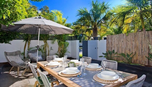 Noosa Parade Townhouse w/Terrace by Stay Noosa