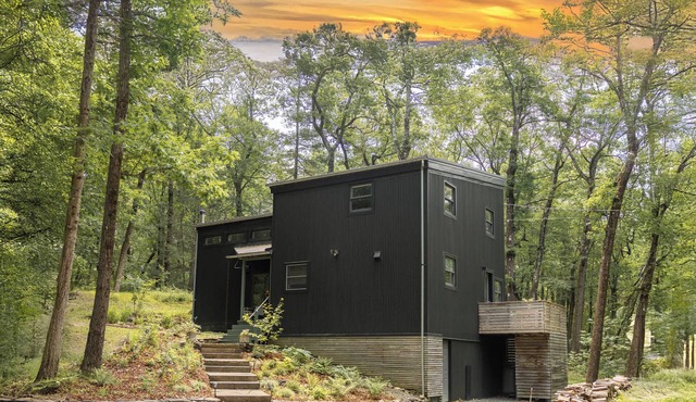 Nordic Cabin: Light-Filled + Spacious w/Firepit