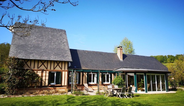 Norman house ideal for 8 people between river, ponds and forest