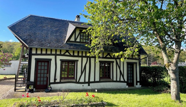 Normandy house with large garden near Paris