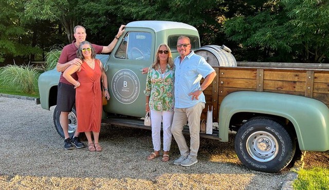 North Fork Full Day Private Wine & Food Tour by Local Expert