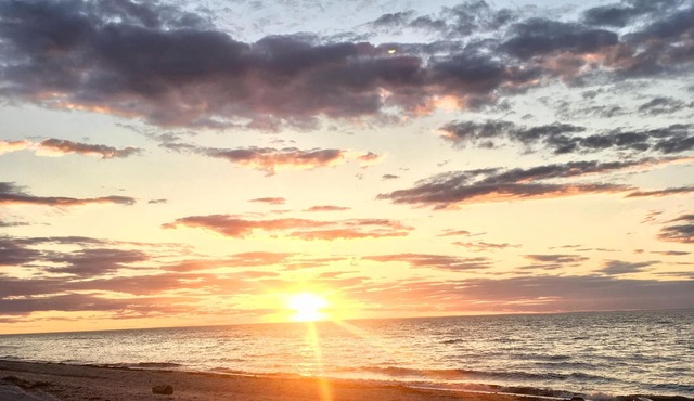 North Fork Oasis Walk to Private Deeded Beach with Beautiful Year Round Sunsets