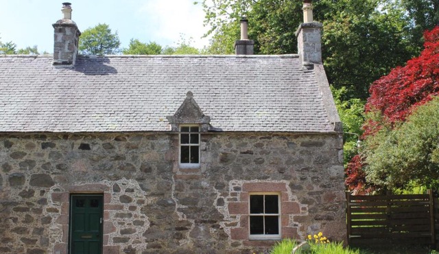 North Mains Cottage - Craigievar Castle