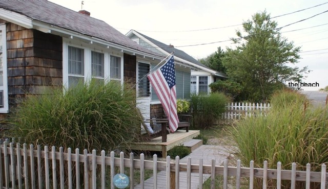 North shore beach cottage, charming, cute & clean. 100ft.to beach!