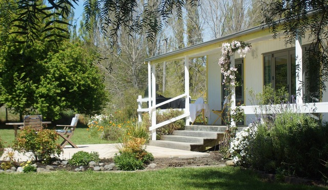Northala Cottage; your private self-contained home - FREE Wi-Fi