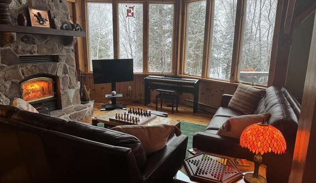 Northern Haven on a Crystal-Clear Lake. Ideal for family-style gatherings