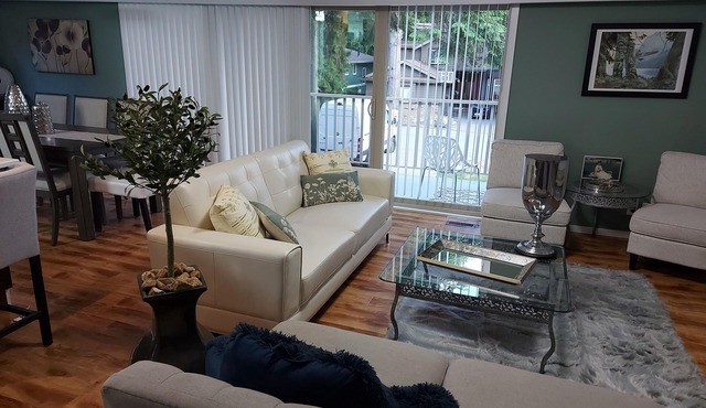 NorthVAN Nature Living Home, 5min to town, beach, suspension bridge, river ,hike