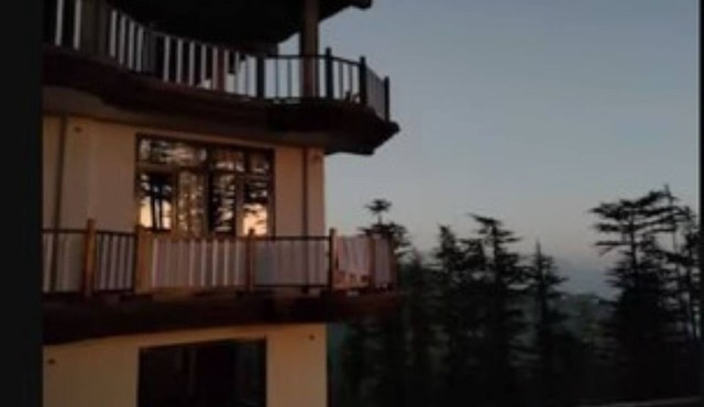 Norvin Homes- King Room with Balcony/breakfast included