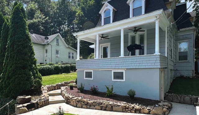 Norwalk/ New private studio, pet-friendly.
