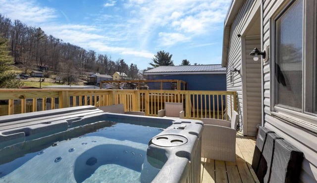 Nostalgic in Nelsonville: Great back yard for pets