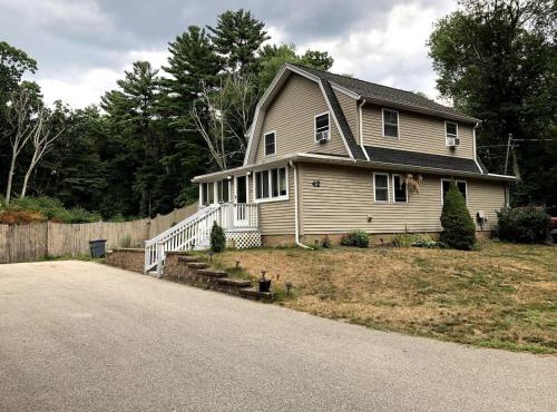 Nothing Fancy Older Pet Friendly Home near I 95