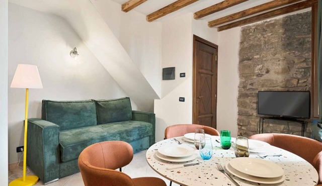 Nuance, beautiful things are created with colour, harmony and the positive feelings, all that is Nuance the ideal place for your holidays in Corniglia.Located in the centre of the most typical and unique village of Cinque Terre, Nuance will know pamper y