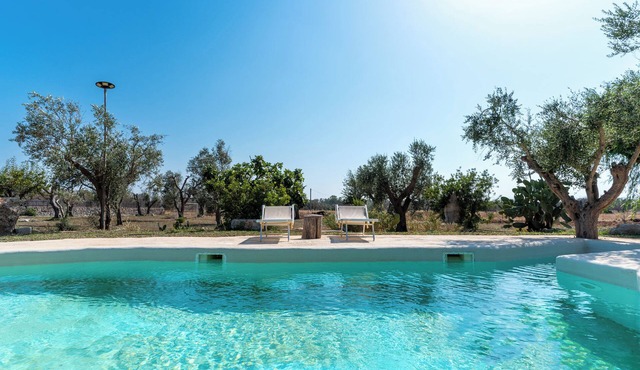 Null 'Trullo Occhiazzi' with Private Pool, Wi-Fi and Air Conditioning