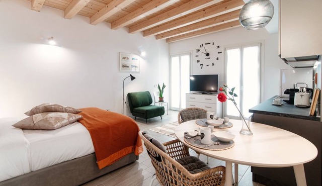Numero 11 Piazza Amendola - My Home in Como