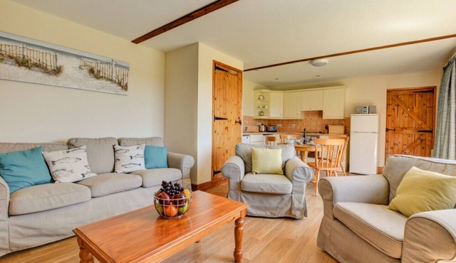 Nutwood Lodges - Five Bedroom House, Sleeps 11