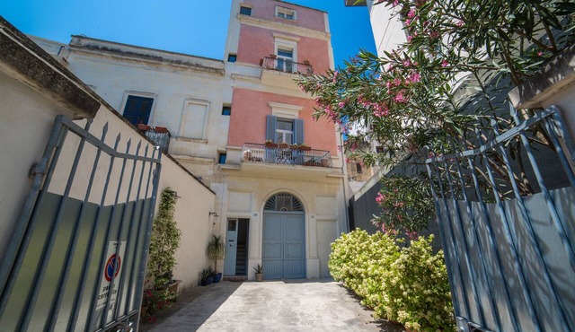 Nuvole Barocche – Charming, spacious apartment city center of Lecce with parking