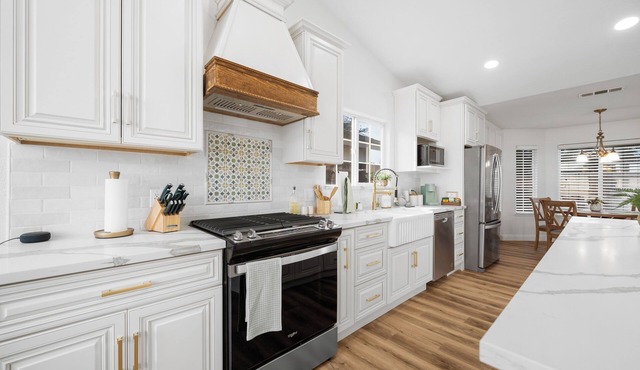 NW Gem! Modern 4BR Home:Cozy Elegance, Near Parks, Dining & Easy Freeway Access