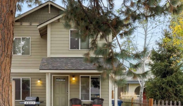 NW Union | River West, Blocks to Downtown, Hot Tub pet (dog) friendly
