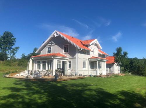 Nybyggt hus i lantlig idyll