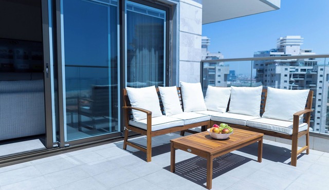 O&O Group - SeaFront Luxurious 3 BR Apartment