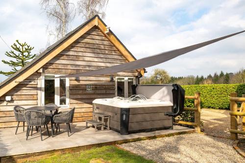 Oak Tree Hideaway