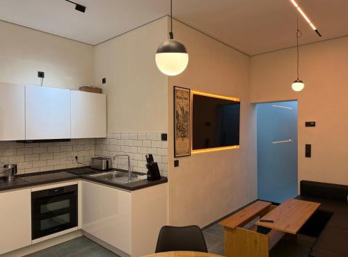 Oak & Yellow Luxus Suite - 2 City Apartments - 50kW DC