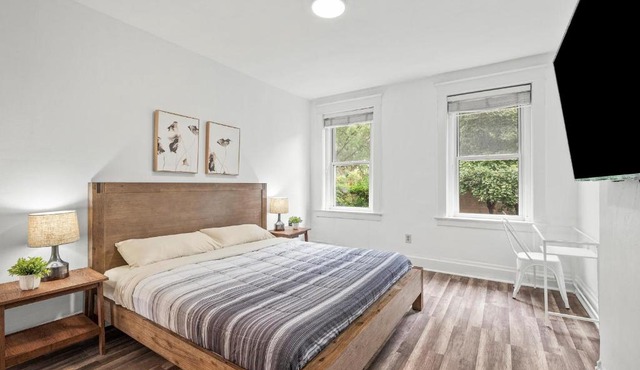 Oakland/University @C Modern & Stylish Private Bedroom with Shared Bathroom