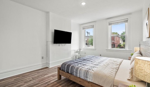 Oakland/University @D Modern and Spacious Private Bedroom with Shared