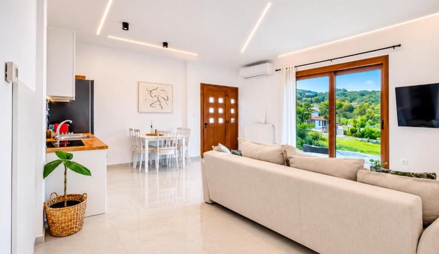 Oasis Acropolis Serres With Parking Next to Center