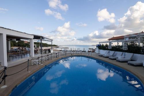Oasis Beach Hotel