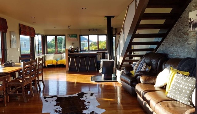 Oasis by the Beach, Riverton Rocks