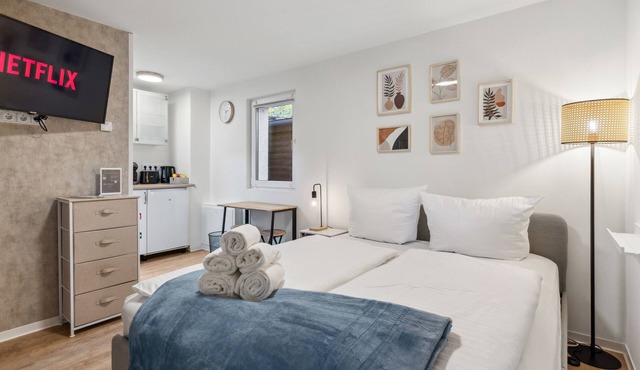 Oasis for 2 - opened in 2023 - private bathroom, parking, Smart TV with Netflix