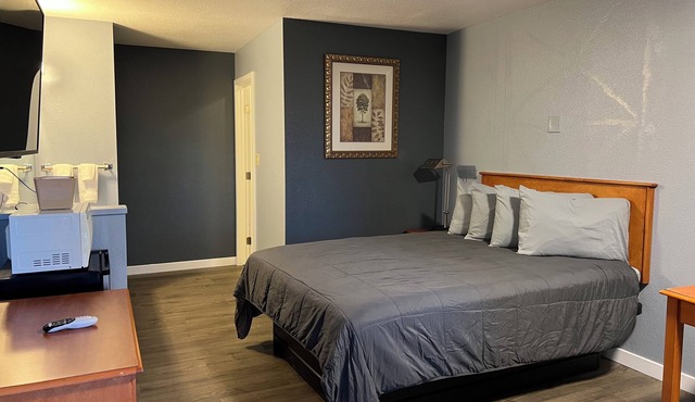 Oasis Inn & Suites