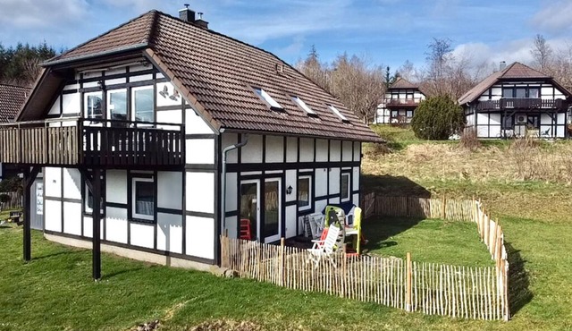 *Oasis of peace in the Kellerwald forest at the forest entrance. Garden with fence. WLAN free of charge.