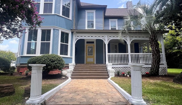Oasis Retreat Charming, newly renovated 1/1 in the heart of downtown