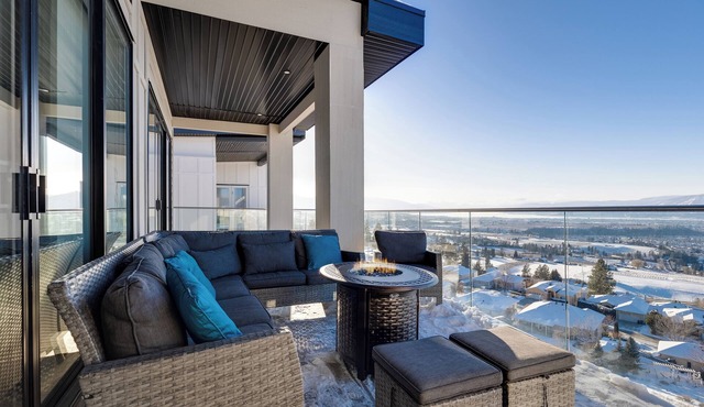 Oasis Retreat/Fire-pit/Patio with lakeviews/BBQ/Cozy Family Home