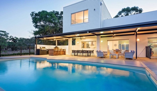 Oasis Tranquil Getaway with Pool and Scenic Outlooks