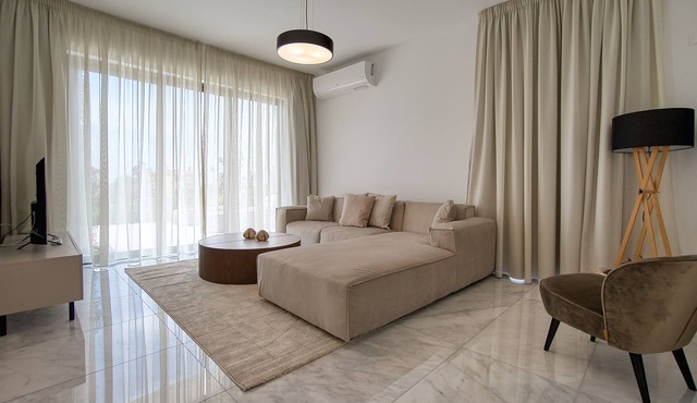 Oasis Villa 3 - Three Bedroom Villa, Sleeps 6