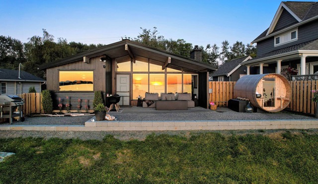 Obsidian - Beachfront Mid-Century Modern with Sauna and Air Conditioning