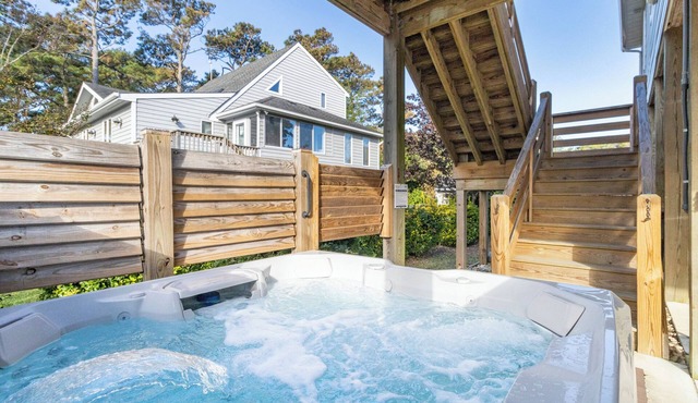 OBX Beach Gnome - Close to the ocean w/hot tub, fire pit & dog friendly
