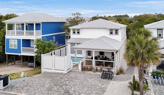 Occasionally Luxe + Pool, Near Beach & Bikes