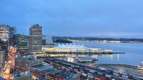 Ocean and Mountain View Home - Downtown Vancouver