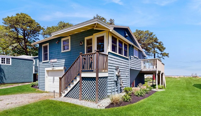 Ocean and Sunset Views: semi private sandy beach, close to dining & Route 1