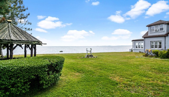 OCEAN/BEACH FRONT, HUGE YARD, SUNSET VIEW