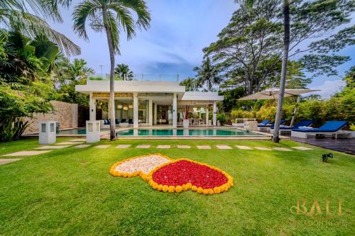 Ocean Beachfront Luxury Design Villa @ Lovina - Villa Ibiza Bali