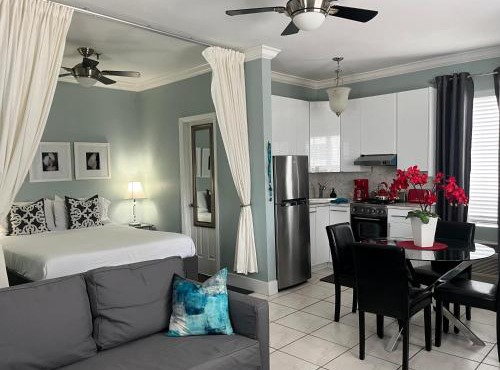 Ocean Breeze Studio With Parking By The Beach