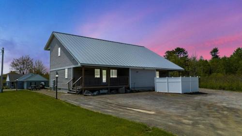 Ocean Breeze West Wind – Updated 2BR/2BA home step