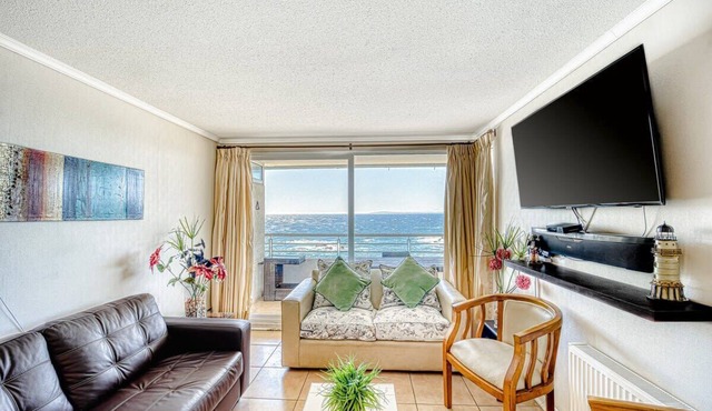 Ocean Bright 2BR W/View, Wifi, Parking & Pool